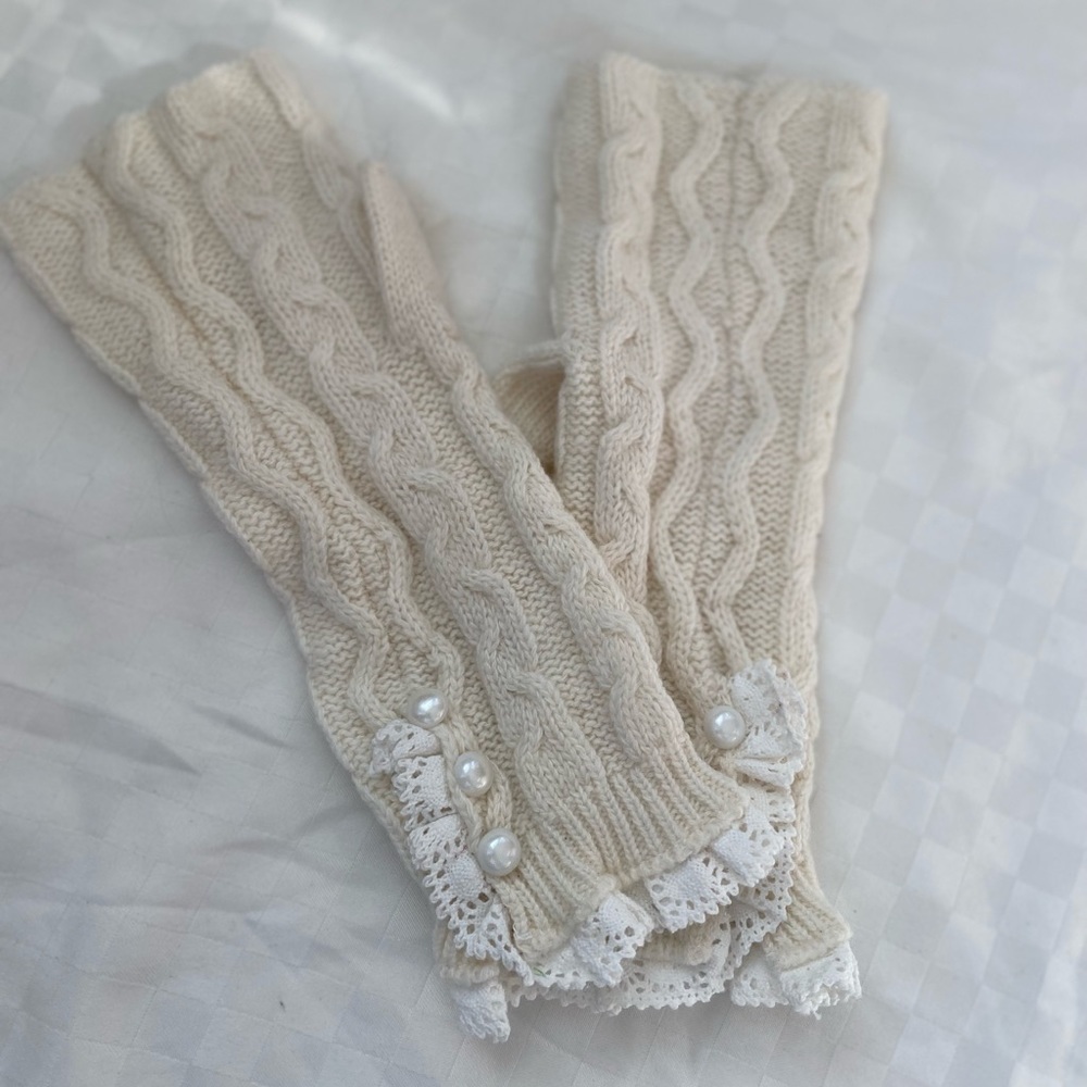 White knit fingerless gloves with pearl buttons